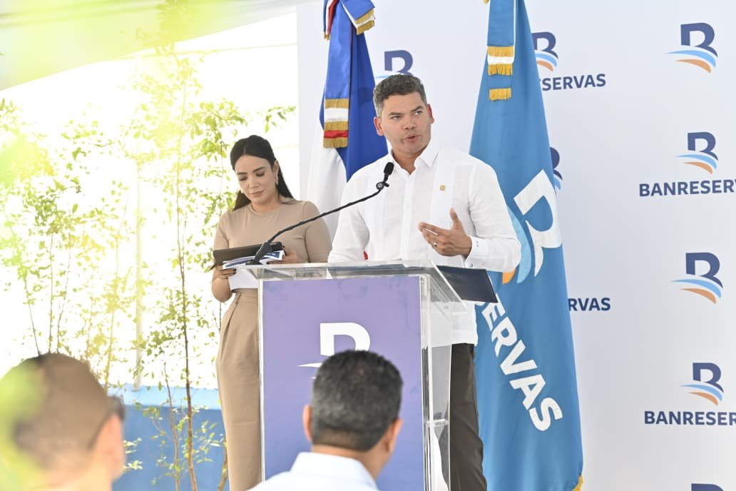 Banreservas inaugura remodelación de cancha mixta en Villa Consuelo