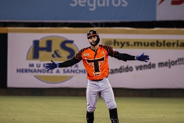 Celestino, Castillo conducen victoria Toros ante Gigantes