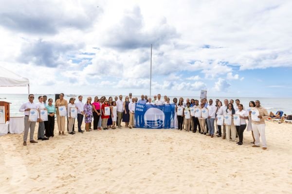 Certifican con Bandera Azul gestión de playas de La Romana