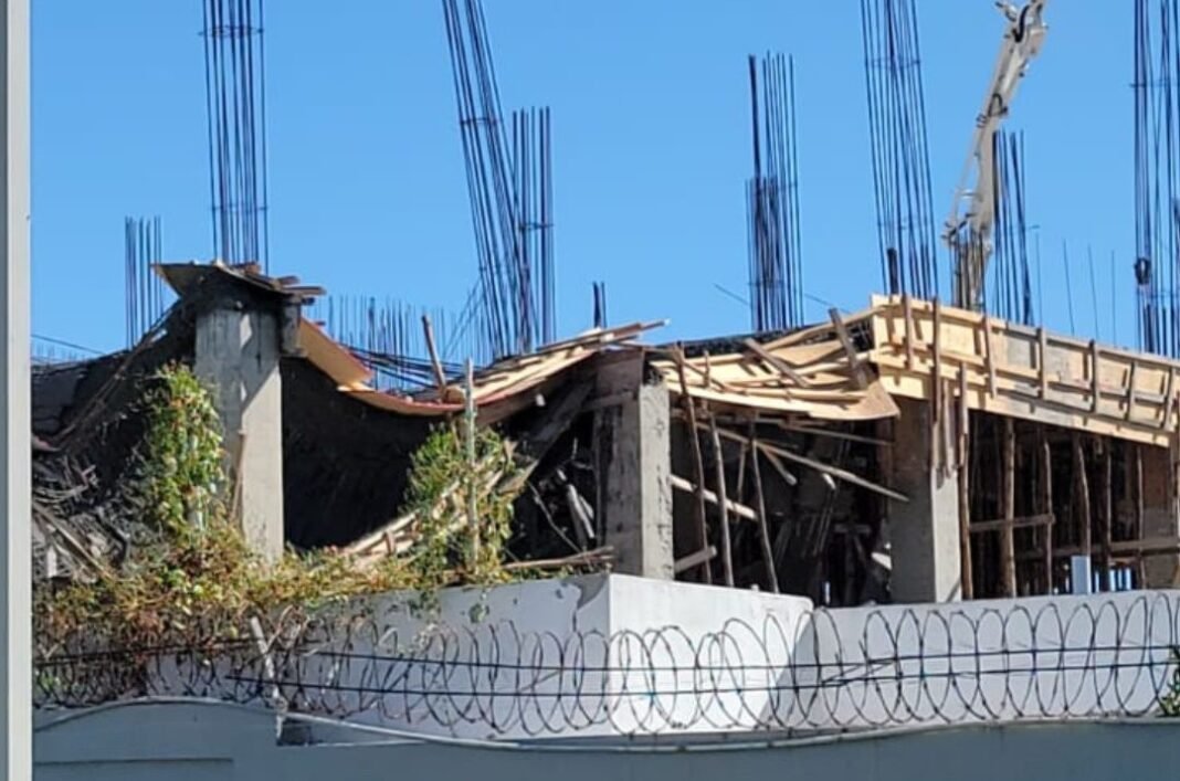 Colapsa techo de un hospital en construcción en Azua