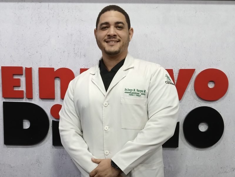 Doctor alerta sobre pérdida auditiva en “musicólogos”
