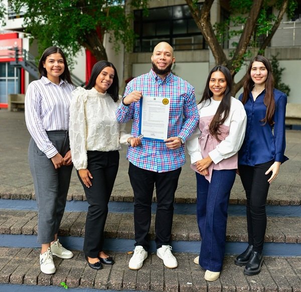 Egresados del INTEC patentizan dispositivo electrónico a niños