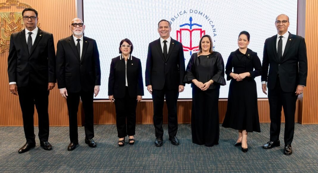 El Pleno de la Suprema asigna salas a los cinco jueces juramentados