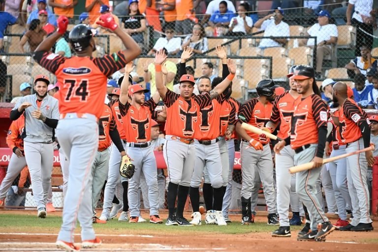 Eloy la sacó, Brooks domina y Toros superan al Licey