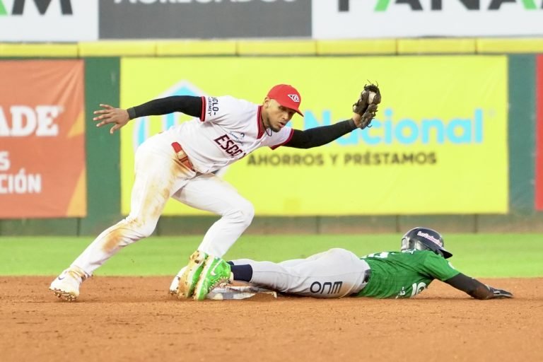 Estrellas vencen al Escogido con remontada en el noveno