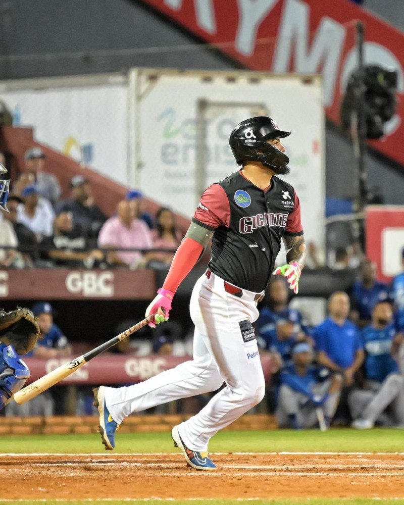 García Jr. rompe empate en el séptimo y Gigantes se imponen a los Tigres del Licey García Jr. rompe empate en el séptimo y Gigantes se imponen a los Tigres del Licey