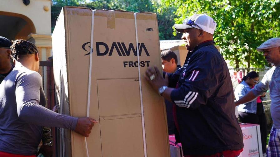 Gobierno asiste a familias afectadas por explosión de tubería en Sabana Iglesia en Santiago