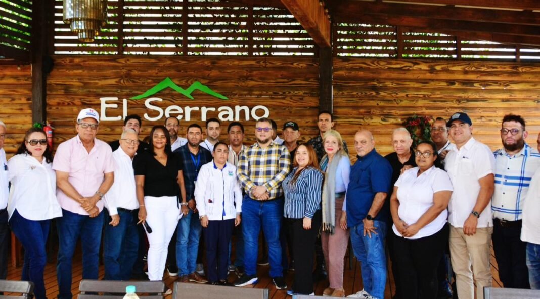 Hecmilio Galván recorre la Sierra de San José de Las Matas promoviendo la agroecología y el agroturismo