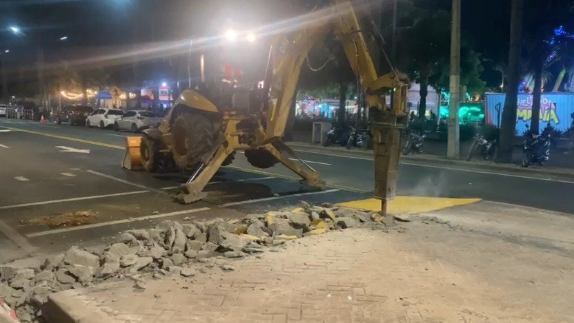 Intrant recula ante reclamo de choferes y retira muro del Malecón; instalarán uno más reducido
