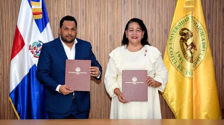 Junta Municipal de Angelina becará 150 estudiantes en la Uteco