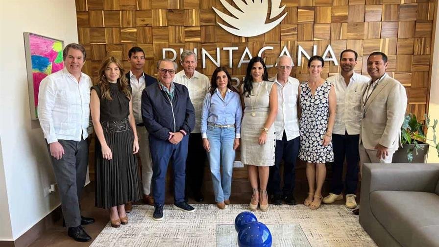 La embajadora de Estados Unidos visita las instalaciones del Grupo Puntacana