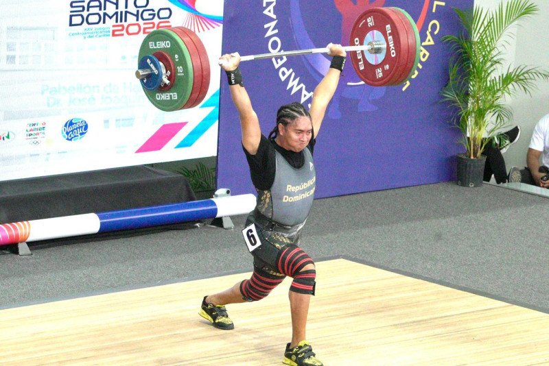 La mundialista Yudelina Mejía impone su clase en el campeonato clasificatorio de pesas
