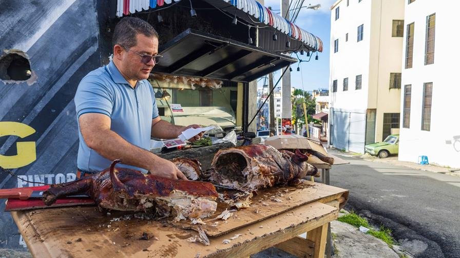 La víspera de Nochebuena aumenta el flujo vehicular y comercial en Santo Domingo