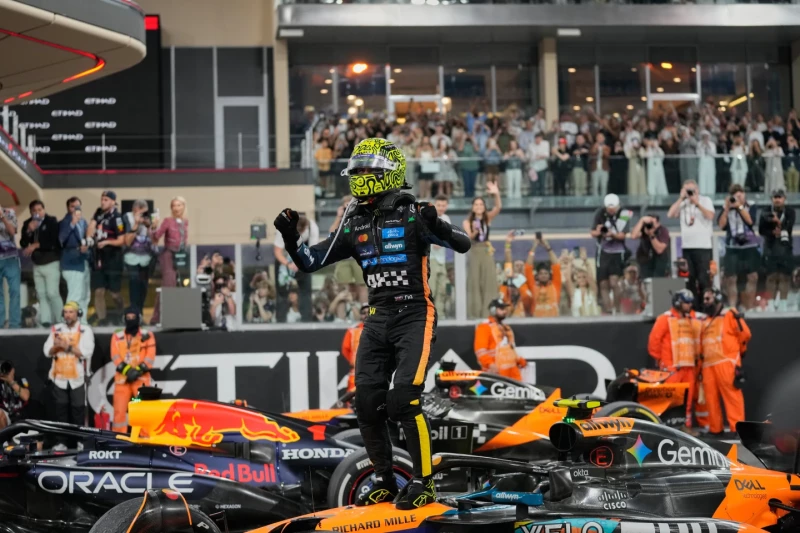 Lando Norris gana su primer campeonato de F1 tras quedar tercero en el GP de Abu Dabi Lando Norris gana su primer campeonato de F1 tras quedar tercero en el GP de Abu Dabi