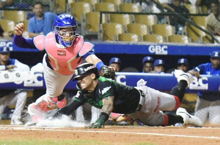Las Estrellas superan otra vez al Licey y extienden a tres su racha de triunfos