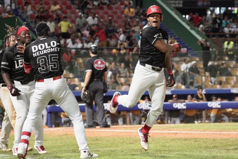 Leones vienen de atrás con HR de Severino para dejar a Águilas en el terreno Leones vienen de atrás con HR de Severino para dejar a Águilas en el terreno
