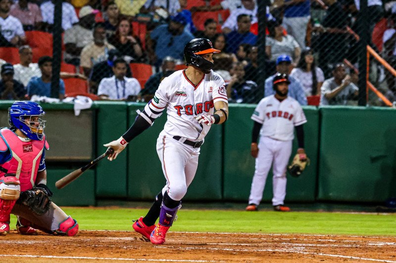 Liberato lidera el triunfo de los Toros sobre el Licey