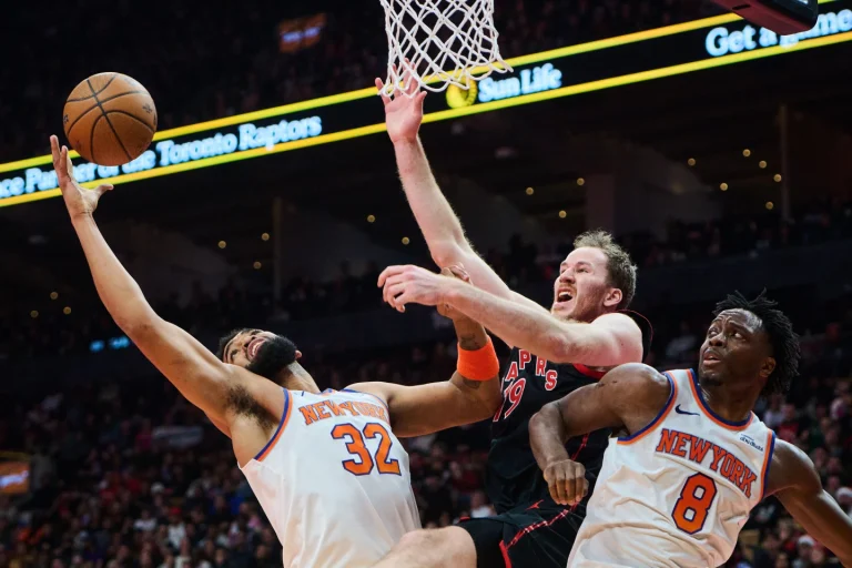 Los resultados NBA: Brunson anota 35 puntos y los Knicks apabullan a los Raptors avanzarpor primera vez a las semifinales de la Copa de la NBA