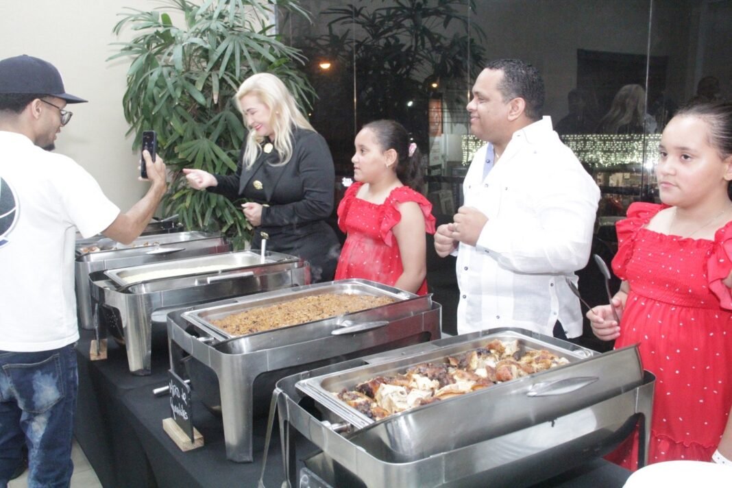 Miavisión y King Radio 93.3 FM celebran llegada de la Navidad