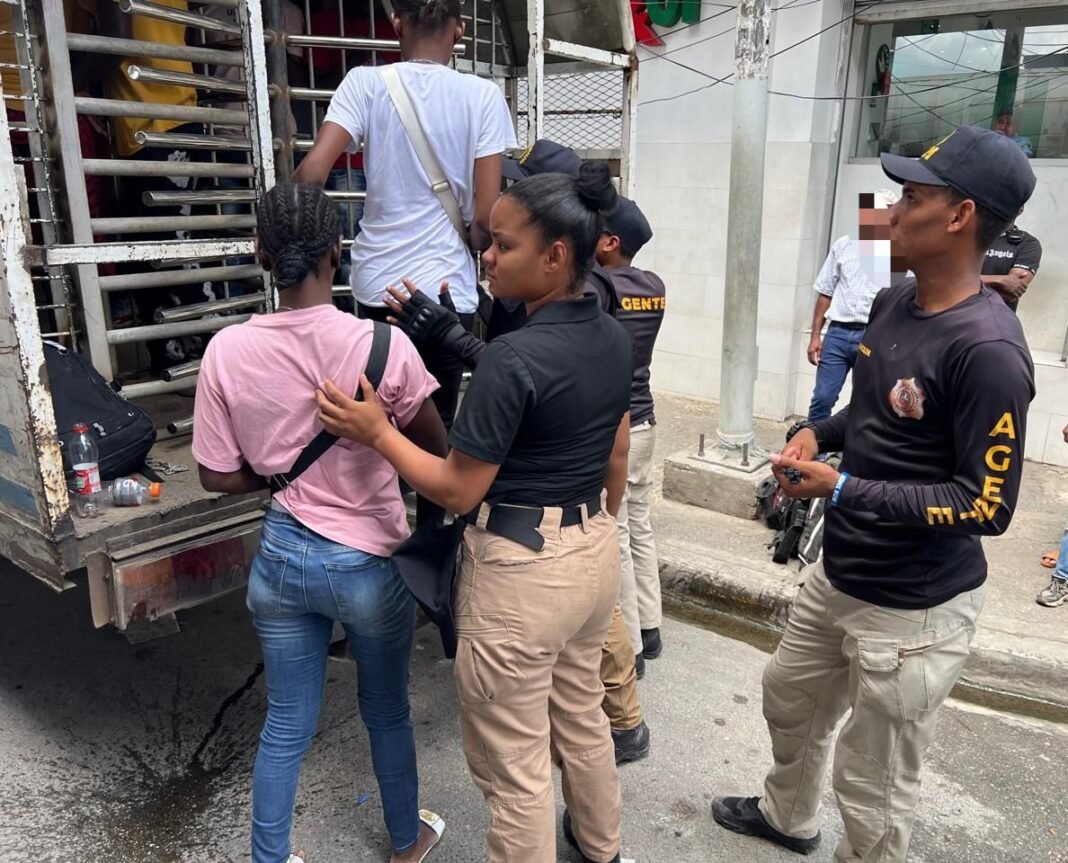 Migración detiene a 1,470 haitianos indocumentados y deporta a otros 1,279