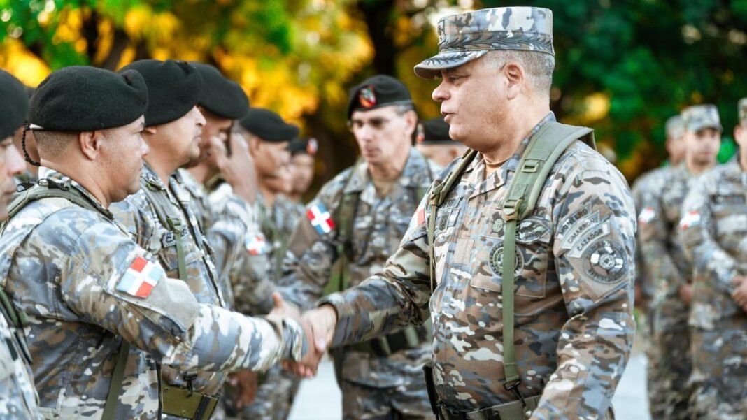 Ministro recorre puestos del Ejército y resalta entrega de militares para garantizar la soberanía