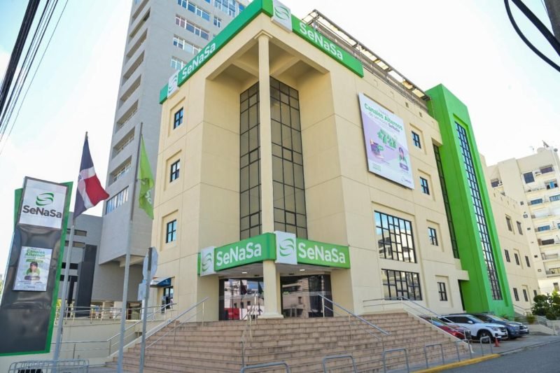 Mujer denuncia negación de cobertura de SeNaSa para cirugía de quiste