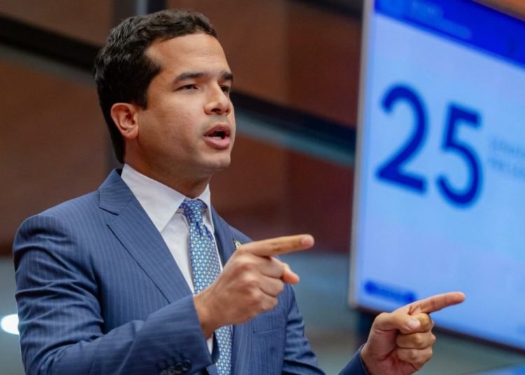 Omar Fernández advierte un 33% del presupuesto del 2026 se financiará con deuda