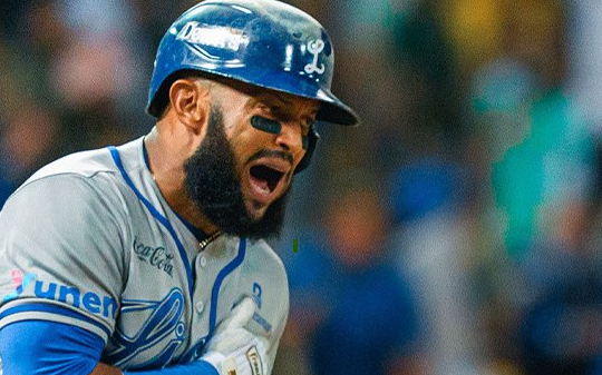 Pese a caer ante el Licey: Águilas Cibaeñas conquistan la serie regular 2025-2026