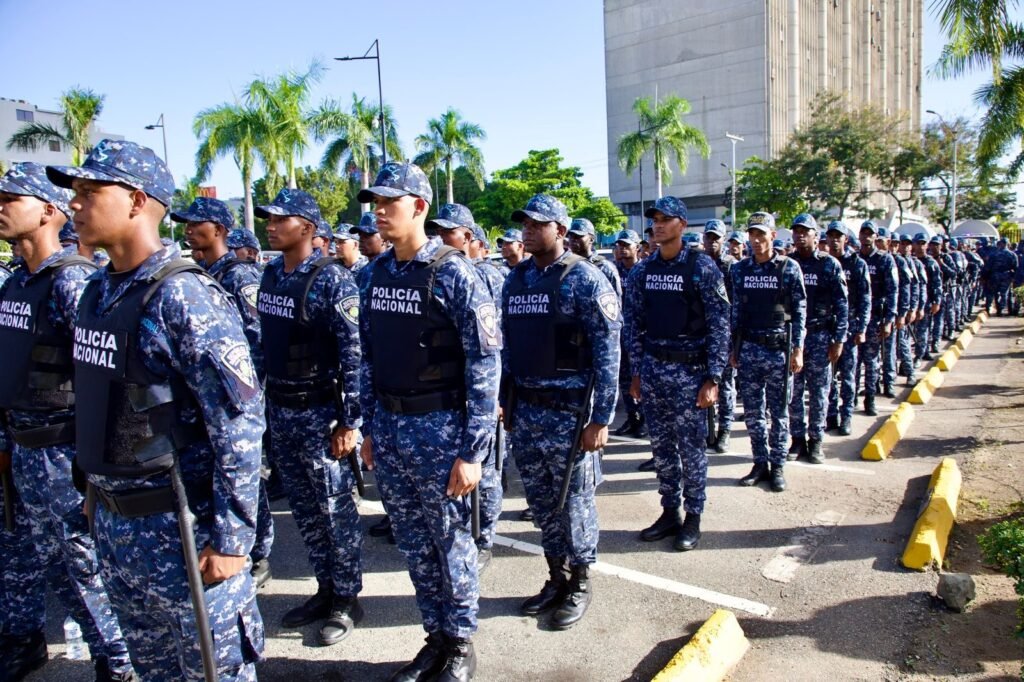Policía Nacional apresa 51 personas en las últimas 24 horas por homicidio, robo, asaltos, órdenes de arresto y recuperación de vehículos