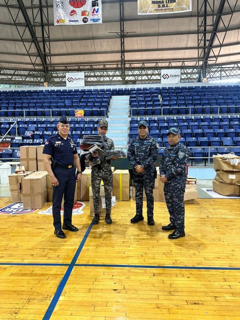 Policía Nacional avanza de forma organizada y progresiva en la entrega de nuevos uniformes institucionales