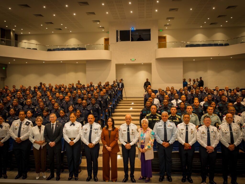 Policía Nacional clausura programa de Cooperación Internacional y gradúa 423 agentes dentro del proceso de transformación policial