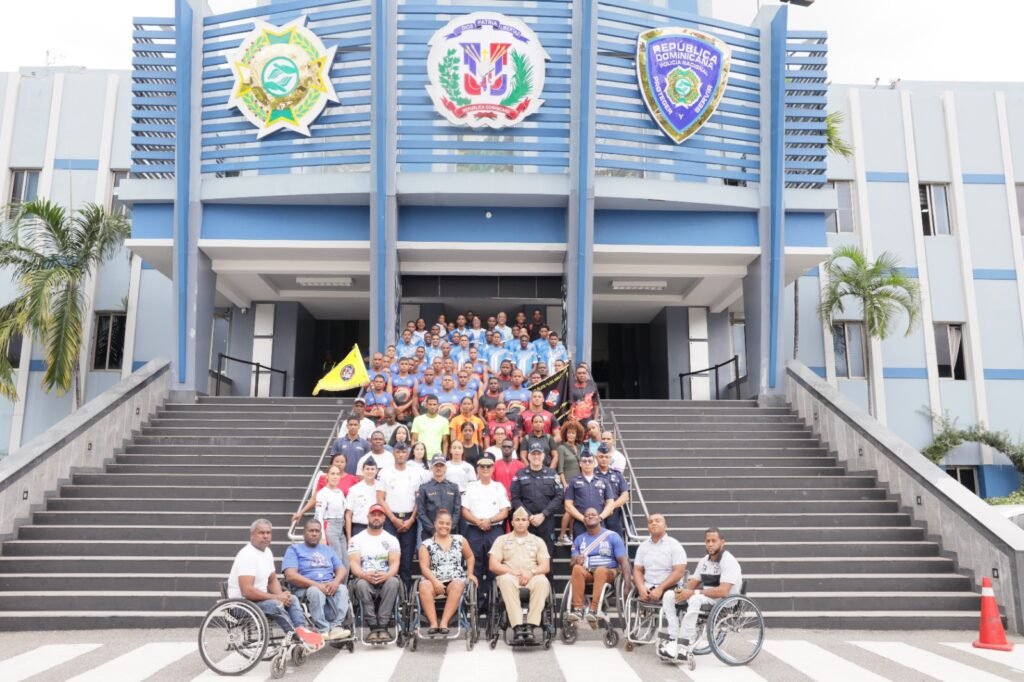 Policía Nacional premia a 70 ganadores de carreras, regional e internacional en acto que fortalece vínculos con la comunidad