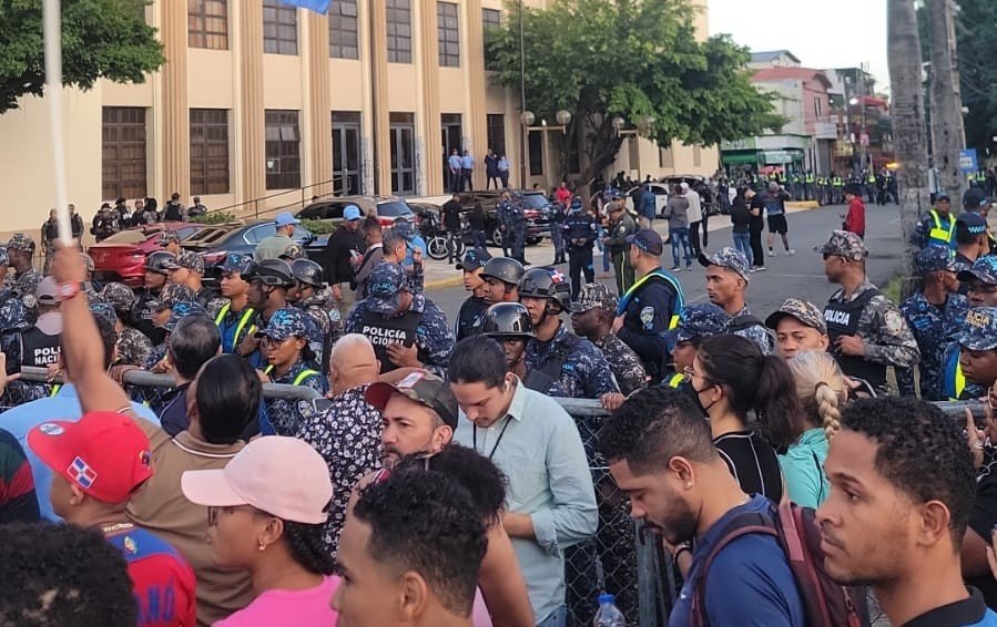 Protestan en Palacio de Justicia y exigen prisión para acusados de desfalco en Senasa