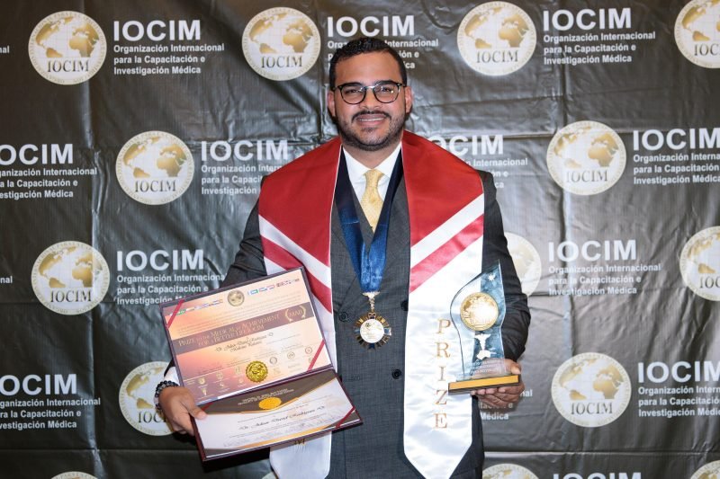 Reconocen al doctor Julián Rodríguez en Premiación de Salud Internacional de IOCIM