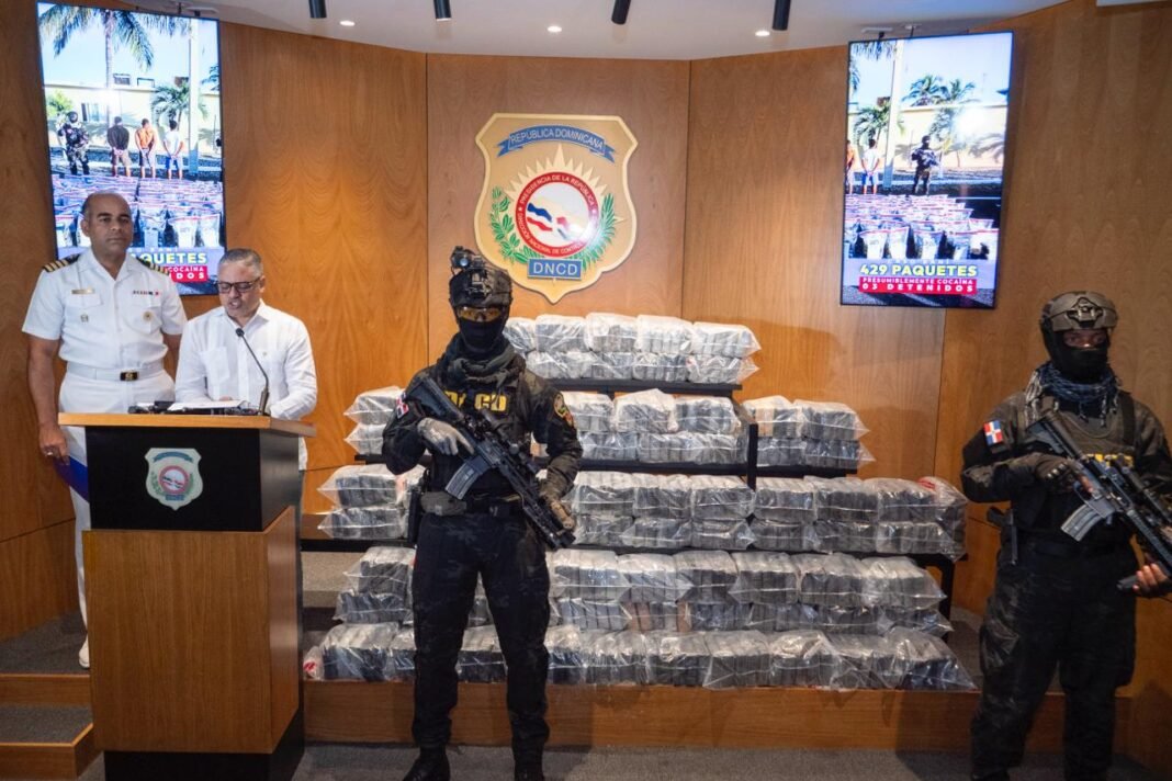 SIGUE ATAQUE FRONTAL CONTRA EL NARCOTRÁFICO; OCUPAN EN BANÍ ALIJO DE 429 PAQUETES PRESUMIBLEMENTE COCAÍNA