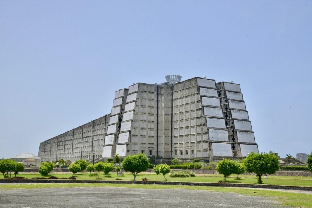 Tras reportaje de Panorama, cierran el Faro a Colón para eliminar bacterias y hongos