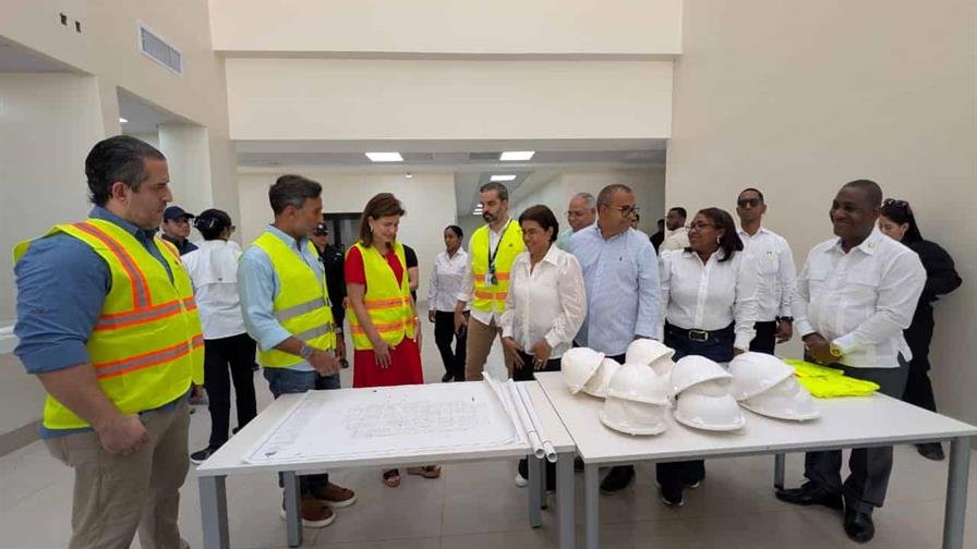 Vicepresidenta Raquel Peña supervisa hospital en Dajabón