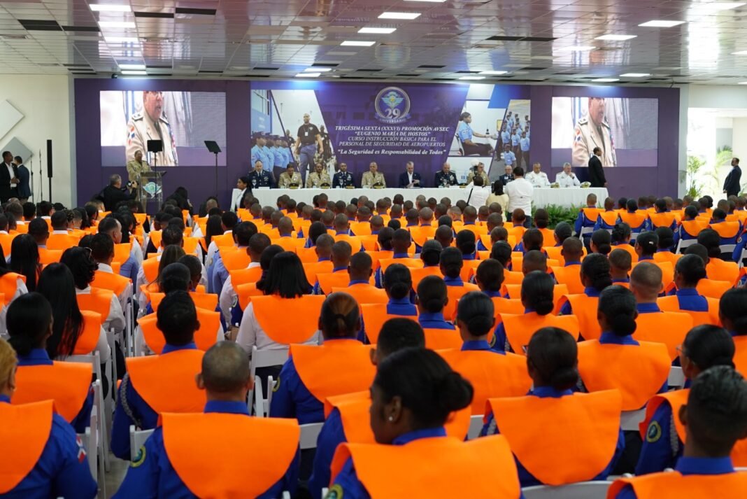 Abinader toma juramento a 199 nuevos miembros del CESAC en la Trigésima Sexta Promoción AVSEC