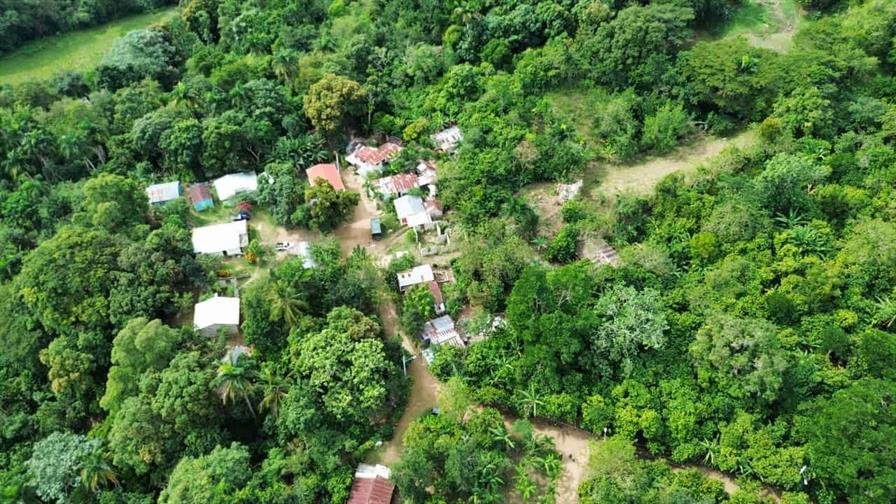 Alcalde pedáneo confirma que niña estuvo en colmado antes de su desaparición