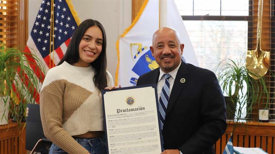 Alcaldía de Lawrence reconoce a la periodista de Diario Libre, Stephanie Hilario Soto