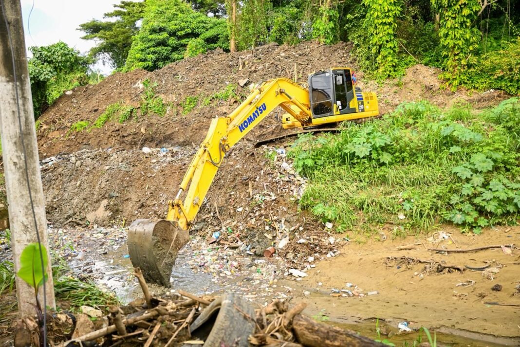 Alcaldía de Santiago interviene cañada de Don Pedro para prevenir inundaciones