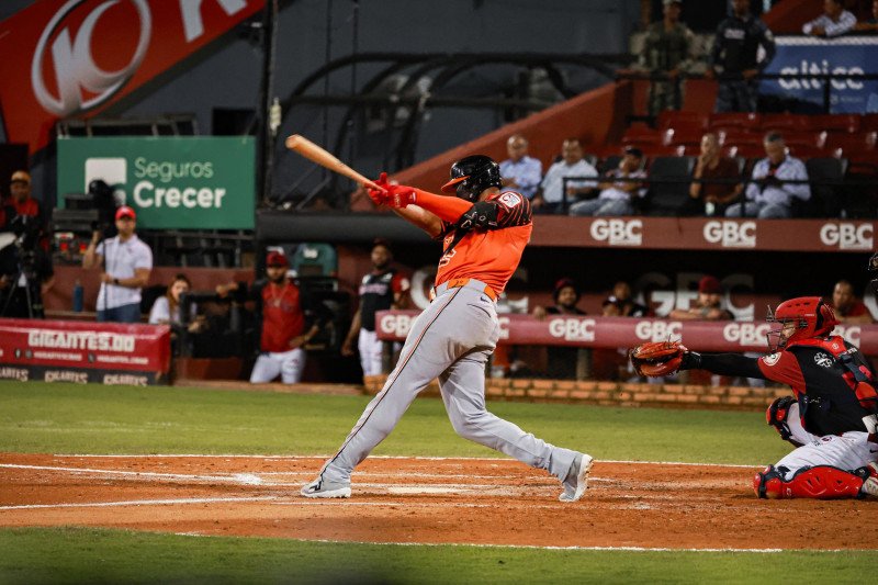 Apoyados en Eloy Jiménez y el pitcheo, Toros se imponen a Gigantes que siguen sin ganar