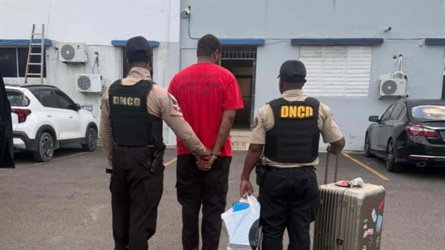 Arrestan a un extranjero en el aeropuerto de Puerto Plata por posesión de marihuana