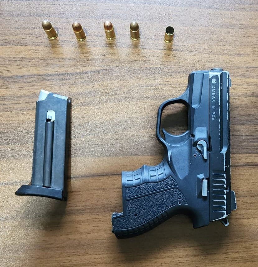 Arrestan hombre y le ocupan arma de fuego ilegal en Barahona