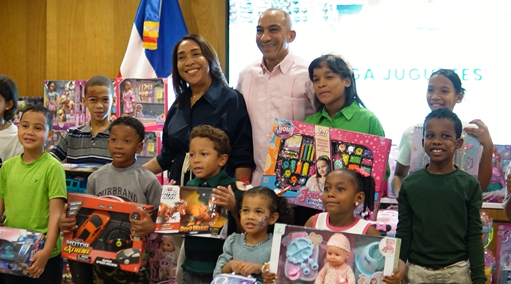 DNCD CELEBRA FIESTA DÍA DE LOS SANTOS REYES A HIJOS DE AGENTES