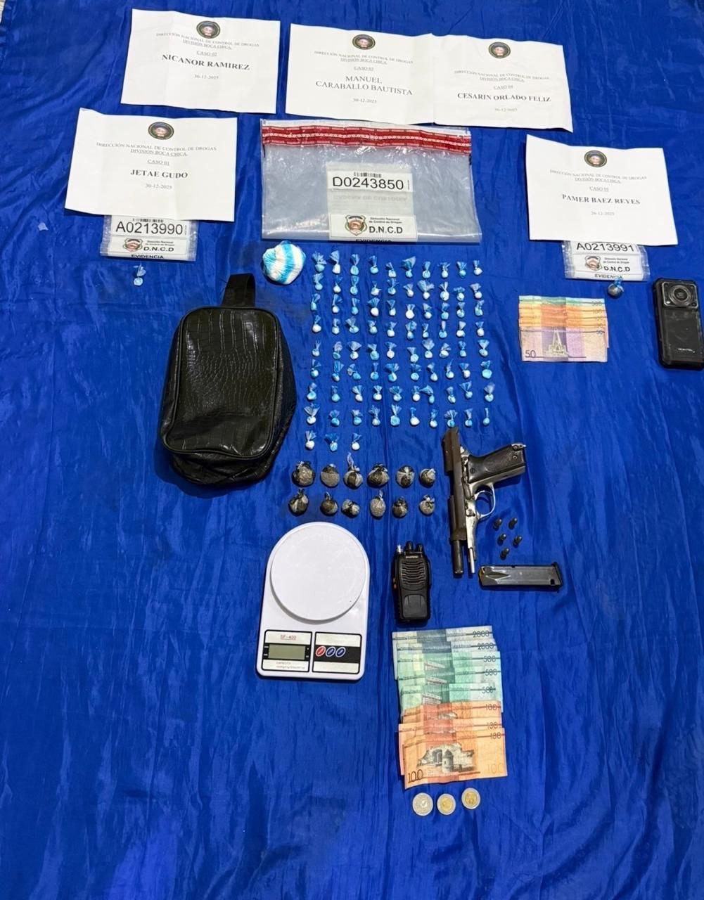 DNCD realiza amplio operativo antidrogas en Boca Chica y sectores aledaños; cinco personas resultan detenidas DNCD realiza amplio operativo antidrogas en Boca Chica y sectores aledaños; cinco personas resultan detenidas