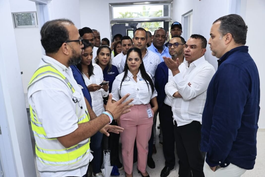 Doctor Landrón supervisa hospitales de Maimón, Cevicos y Cotuí para fortalecer atención de salud