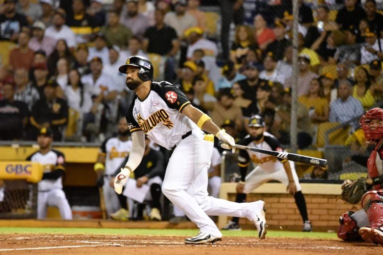 Durán, Tavárez y Rodríguez ganaron premios Águilas del Año Durán, Tavárez y Rodríguez ganaron premios Águilas del Año