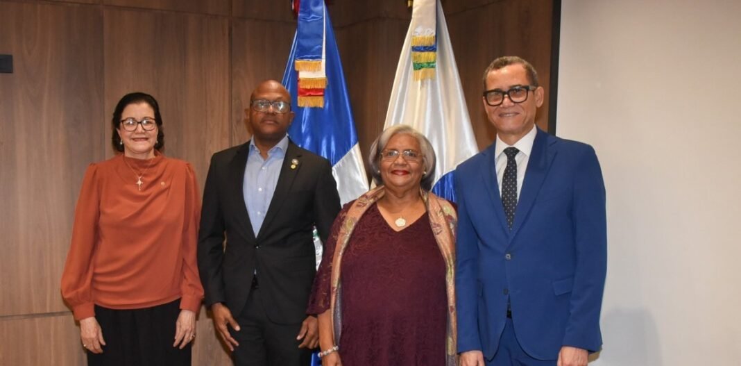 Eddy Olivares juramenta presidente del CMD en el Consejo Nacional de Seguridad Social