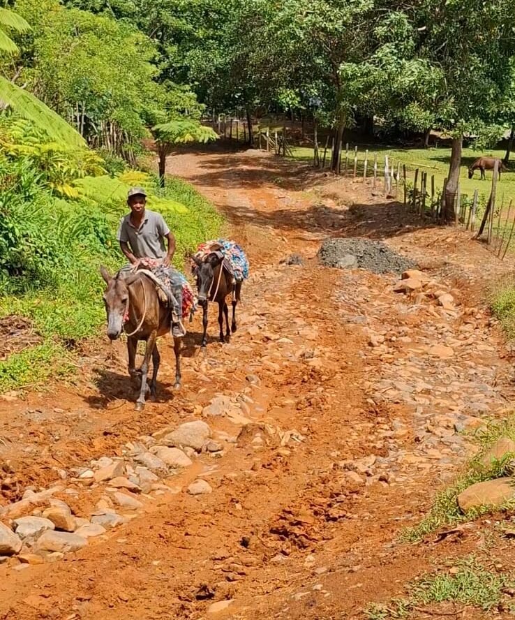 El lodo de la impotencia: donde el campo dominicano se hunde en el olvido